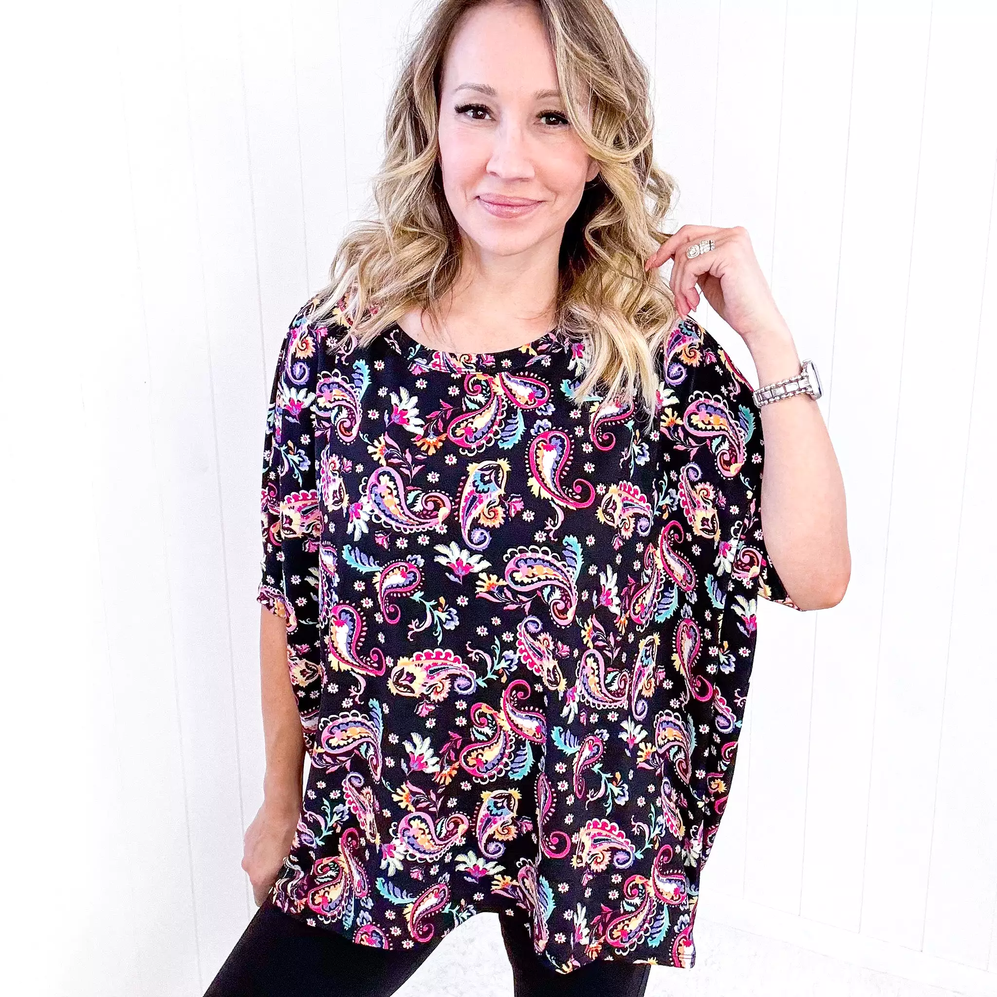 Dear Scarlett Essential Blouse in Black and Pink Paisley