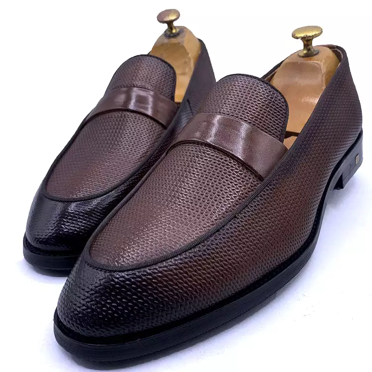 LV. textured penny loafers | Brown