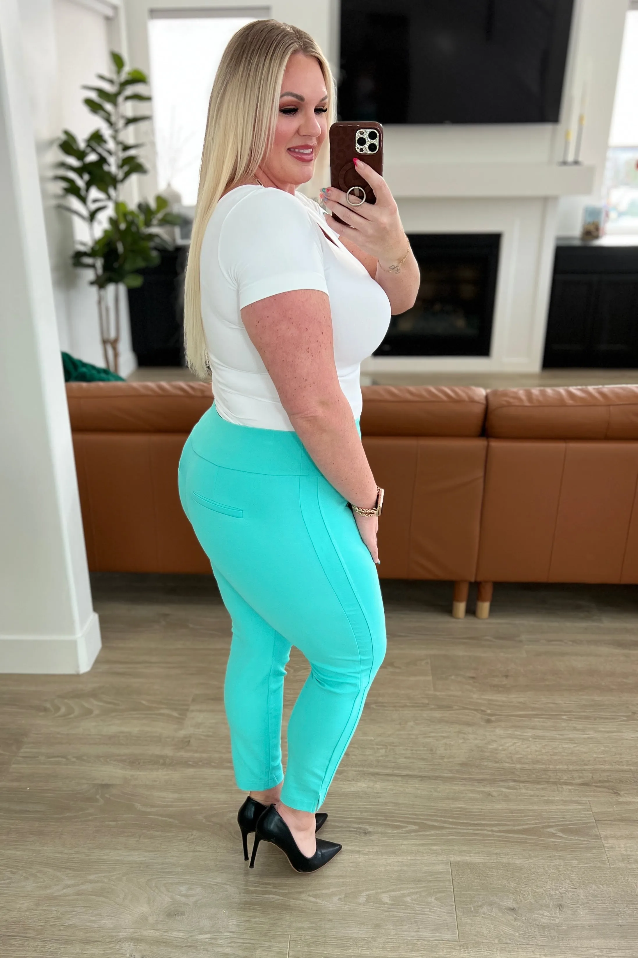 Magic Ankle Crop Skinny Pants in Aqua